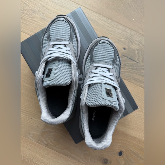 New Balance 990v5 size 8 - Picture 3 of 4